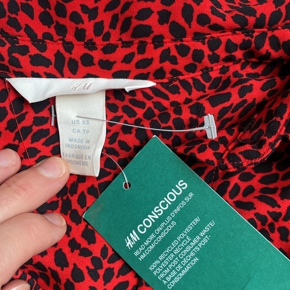 H&M NWTred cheetah print button down shirt. - Picture 5 of 10